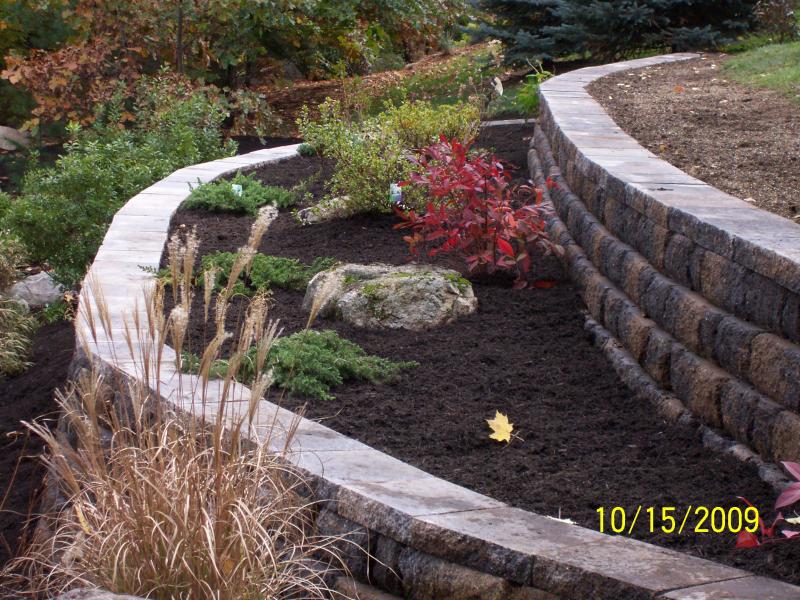  The use of smaller block allow for decorative curves and the tier 
creates an additional planting area for a beautiful finished look